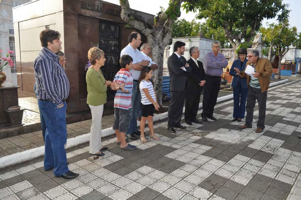 Foto - Homenagem ao Capitão José Gomes Pinheiro pelo Prefeito João Cury Neto em 14/04/2011