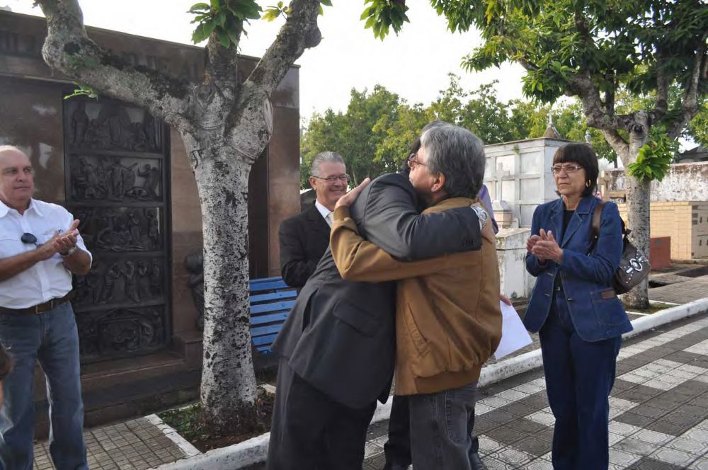 Foto - Homenagem ao Capitão José Gomes Pinheiro pelo Prefeito João Cury Neto em 14/04/2011