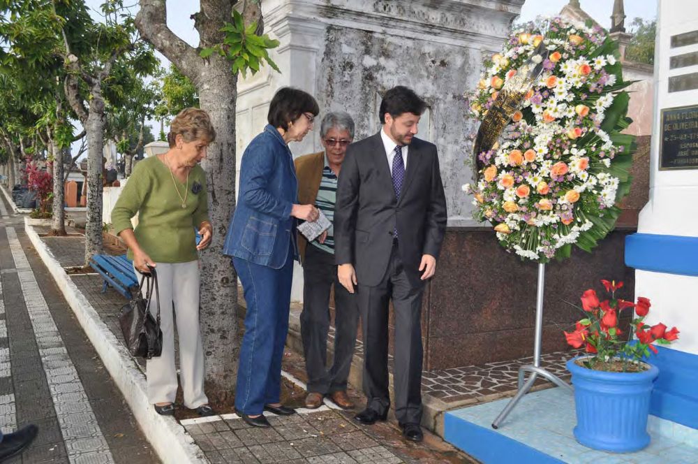 Foto - Homenagem ao Capitão José Gomes Pinheiro pelo Prefeito João Cury Neto em 14/04/2011