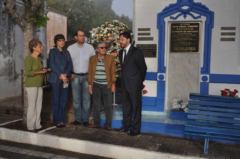 Foto - Homenagem ao Capitão José Gomes Pinheiro pelo Prefeito João Cury Neto em 14/04/2011