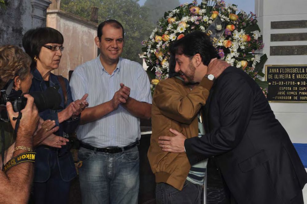 Foto - Homenagem ao Capitão José Gomes Pinheiro pelo Prefeito João Cury Neto em 14/04/2011