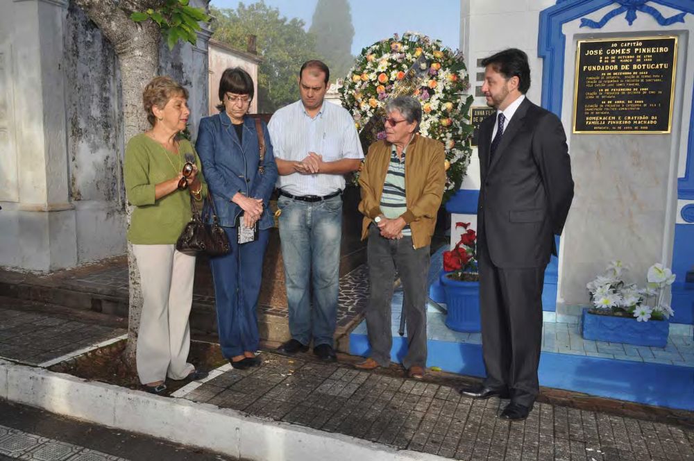 Foto - Homenagem ao Capitão José Gomes Pinheiro pelo Prefeito João Cury Neto em 14/04/2011
