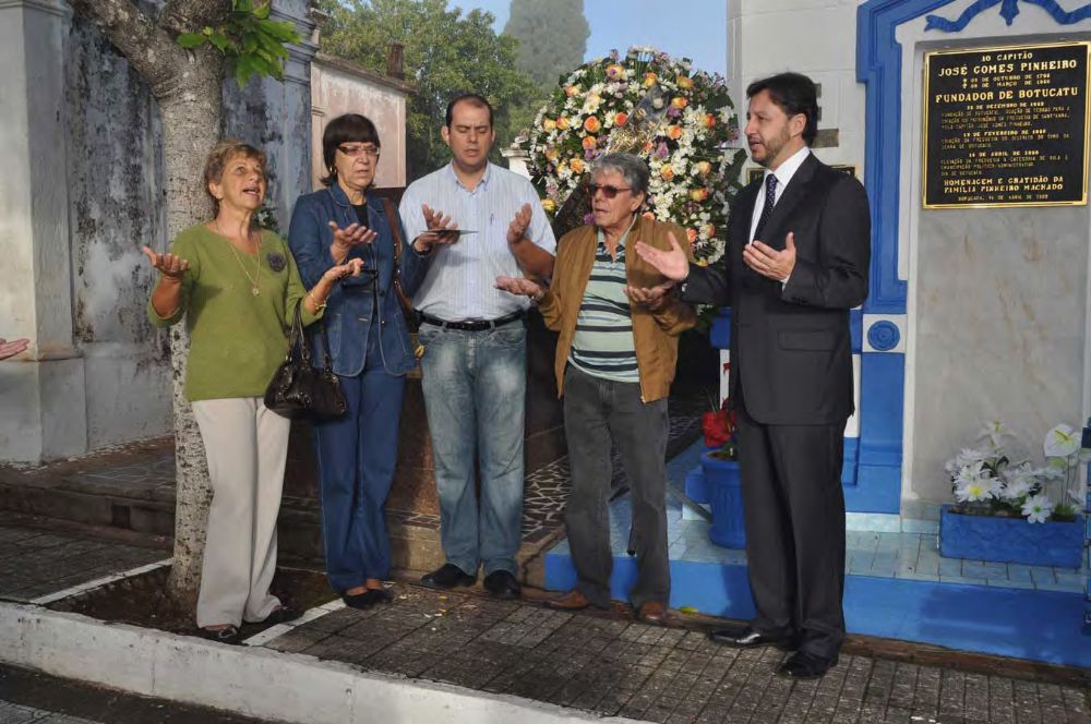 Foto - Homenagem ao Capitão José Gomes Pinheiro pelo Prefeito João Cury Neto em 14/04/2011
