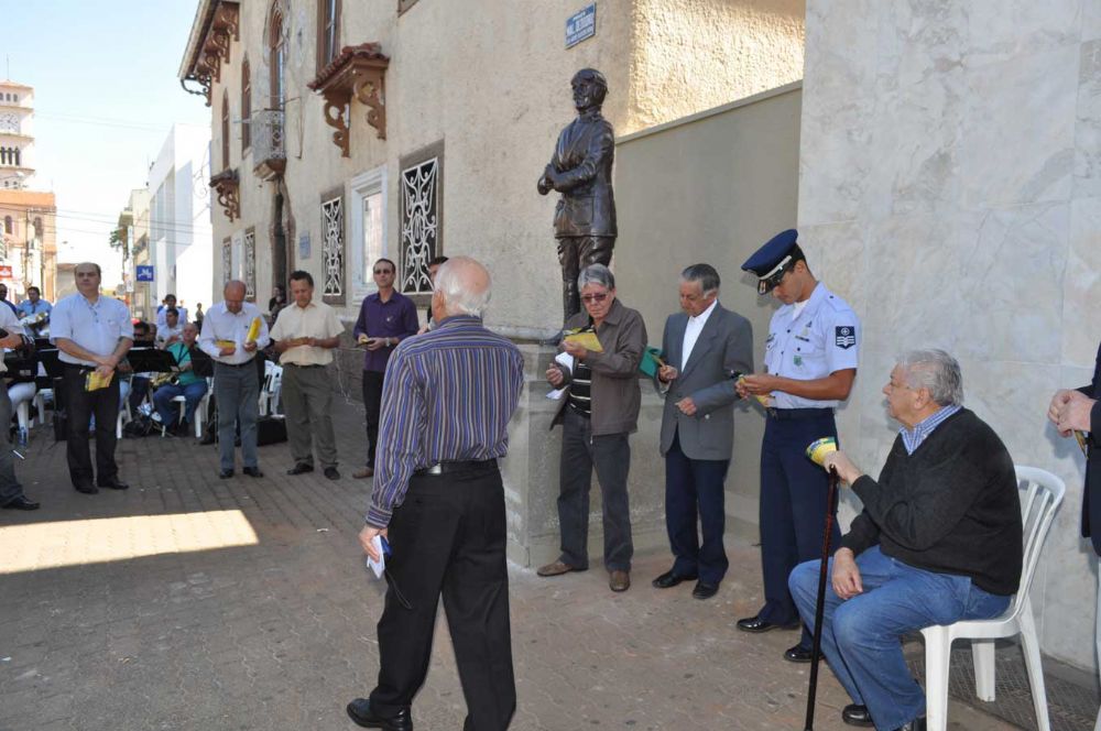 Foto - Inauguração da Estátua de Anesia Pinheiro Machado em Itapetininga em 16/07/2011