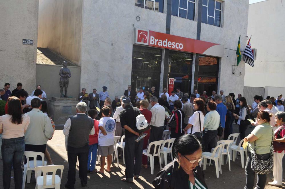 Foto - Inauguração da Estátua de Anesia Pinheiro Machado em Itapetininga em 16/07/2011