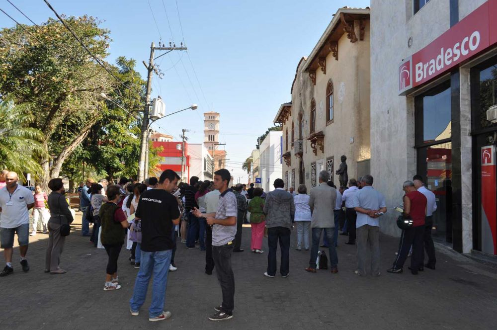 Foto - Inauguração da Estátua de Anesia Pinheiro Machado em Itapetininga em 16/07/2011