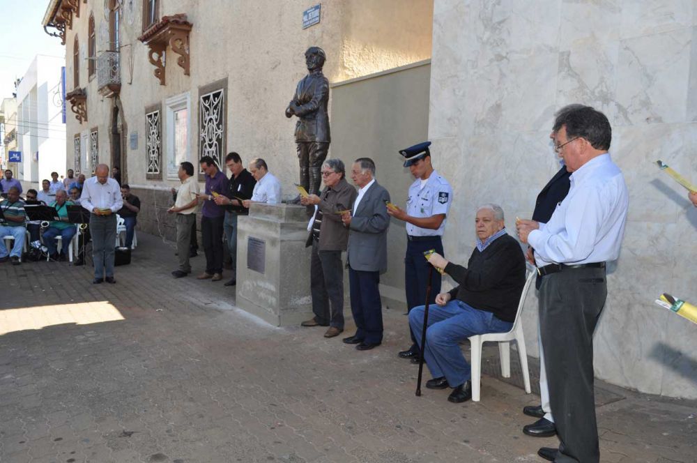 Foto - Inauguração da Estátua de Anesia Pinheiro Machado em Itapetininga em 16/07/2011