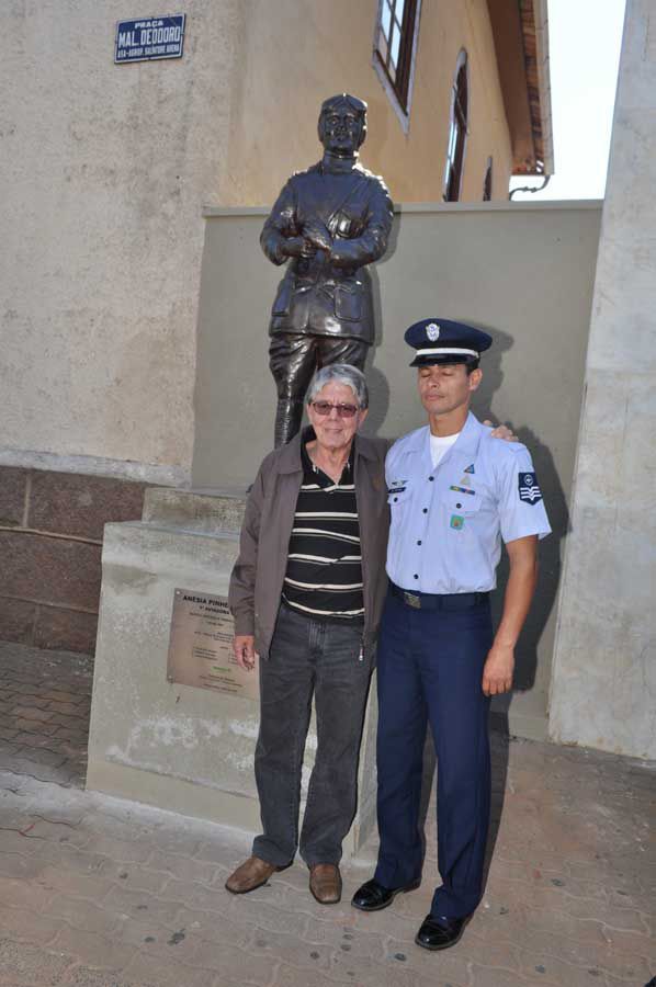 Foto - Inauguração da Estátua de Anesia Pinheiro Machado em Itapetininga em 16/07/2011