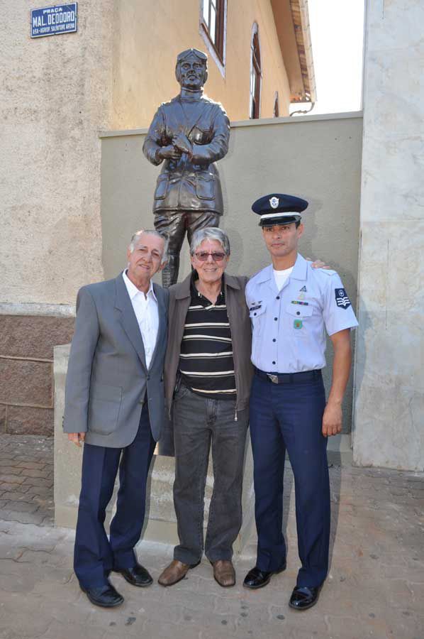Foto - Inauguração da Estátua de Anesia Pinheiro Machado em Itapetininga em 16/07/2011